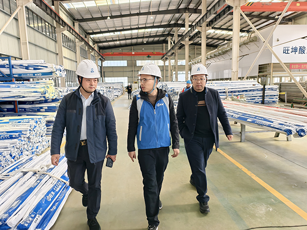 尋找實力不鏽鋼管生產廠家？某項目領導視察麻豆精品免费视频工廠連連稱讚！